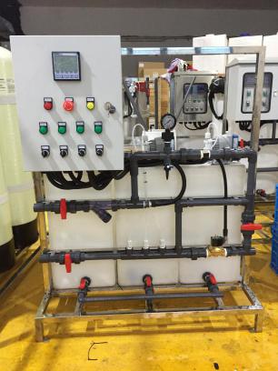 三桶循環(huán)水加藥設備