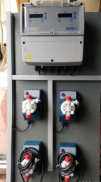 多參數(shù)檢測(cè)儀表可測(cè)PH，ORP，配加藥計(jì)量泵