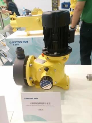 G系列機械隔膜計量泵，平緩脈動設計，沖擊小?？勺兤幕S調(diào)節(jié)機構，曲柄連桿傳動。