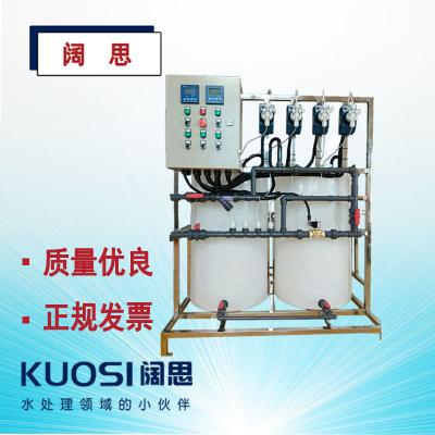 本裝置主要包括藥液溶配系統(tǒng)，計(jì)量投加系統(tǒng)、安全系統(tǒng)和控制系統(tǒng)等部分。 固體藥劑加入溶藥箱內(nèi).然后按比例加入工業(yè)水?dāng)嚢枞芙?，由?jì)量投加系統(tǒng)投加藥點(diǎn)。投加控制可采用手動方式，也可依據(jù)上位系統(tǒng)輸出的控制信號，進(jìn)行隨動控制，自動投加